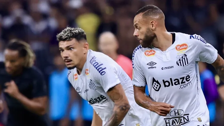 Tiquinho Soares faz postagem polêmica na web.