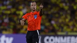 GUAYAQUIL, ECUADOR - MARCH 5: Referee Dario Herrera gestures during the CONMEBOL Copa Libertadores 2025 third stage qualifier between Barcelona SC and Corinthians at Estadio Monumental Isidro Romero Carbo on March 5, 2025 in Guayaquil, Ecuador. (Photo by Franklin Jacome/Getty Images)
