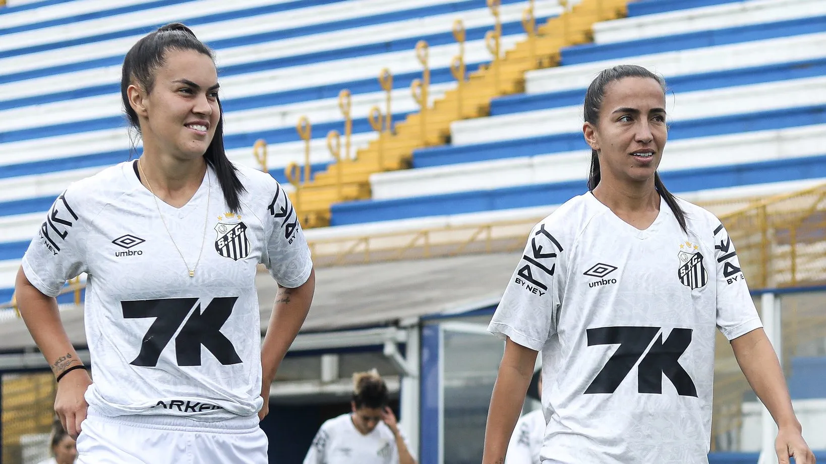 Julia Daltoé e Leidiane jogadoras do Santos