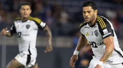 SP - BRAGANCA PAULISTA - 16/11/2025 - BRASILEIRO A 2025, BRAGANTINO X ATLETICO-MG - Hulk E Dudu jogador do Atletico-MG durante partida contra o Bragantino no estadio Cicero De Souza Marques pelo campeonato Brasileiro A 2025. Foto: Joisel Amaral/AGIF