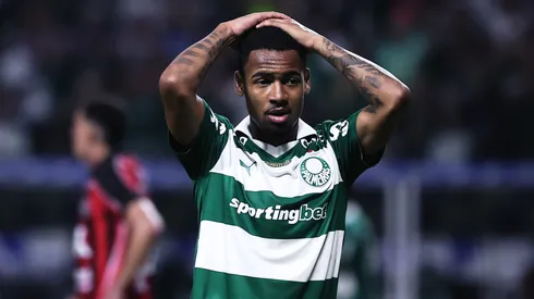 SP - SAO PAULO - 19/11/2025 - BRASILEIRO A 2025, PALMEIRAS X VITORIA - Allan jogador do Palmeiras lamenta durante partida contra o Vitoria no estadio Arena Allianz Parque pelo campeonato Brasileiro A 2025. Foto: Ettore Chiereguini/AGIF