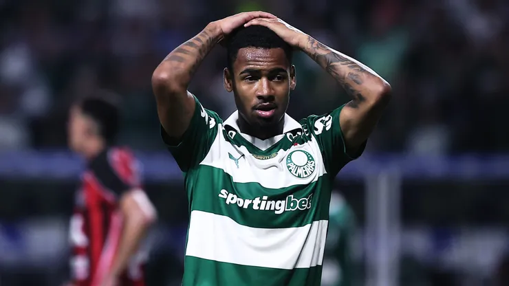 SP - SAO PAULO - 19/11/2025 - BRASILEIRO A 2025, PALMEIRAS X VITORIA - Allan jogador do Palmeiras lamenta durante partida contra o Vitoria no estadio Arena Allianz Parque pelo campeonato Brasileiro A 2025. Foto: Ettore Chiereguini/AGIF