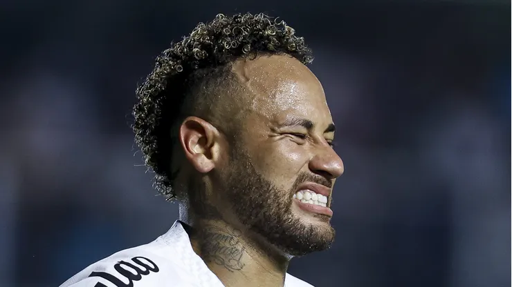Neymar, atacante do Santos em partida pelo campeonato brasileiro (Foto: Ricardo Moreira/Getty Images)