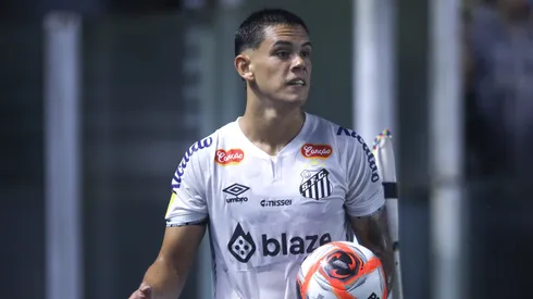 JP Chermont mira espaço no time principal do Santos. Foto: Reinaldo Campos/AGIF