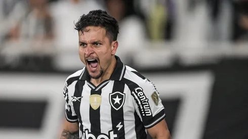 Artur ganha destaque no Botafogo. Foto: Thiago Ribeiro/AGIF