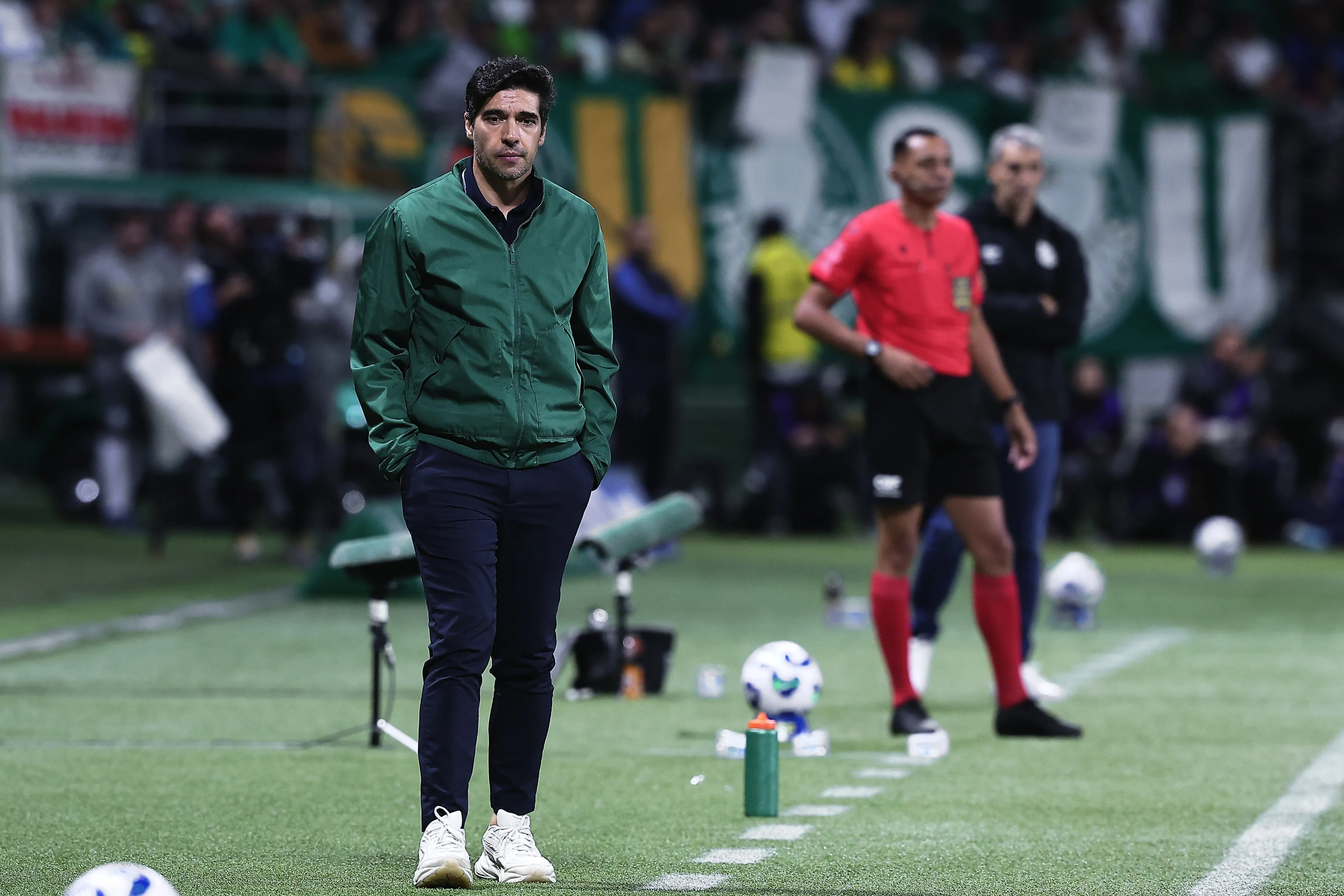 Abel Ferreira durante o clássico contra o Santos. Foto: Ettore Chiereguini/AGIF