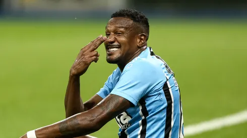 Edenílson, meia-atacante do Grêmio em partida pelo campeonato brasileiro (Foto: Pedro H. Tesch/Getty Images)