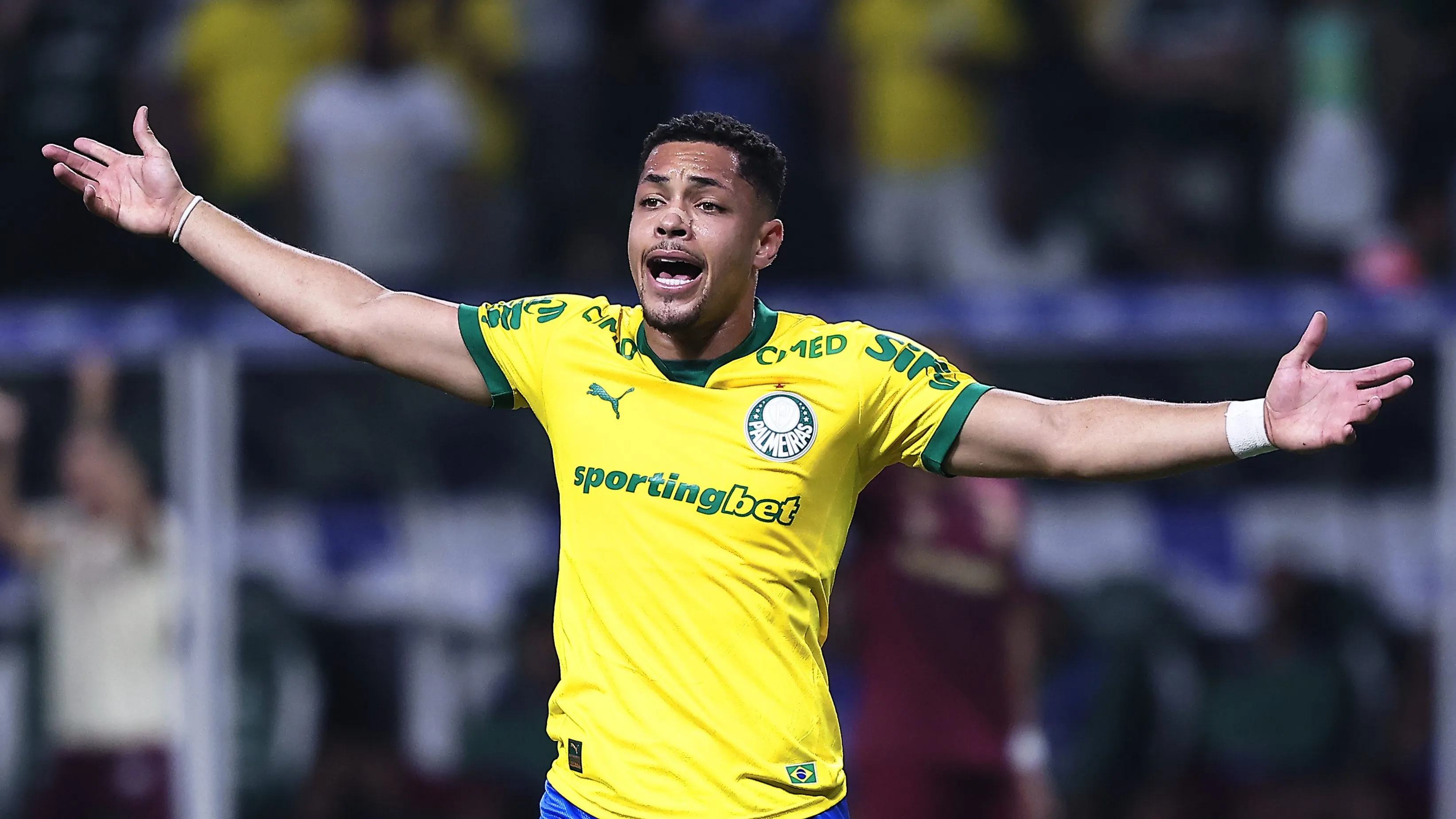 Vitor Roque durante o jogo diante do Fluminense