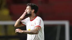 Juninho Capixaba jogador do Red Bull Bragantino - Foto: Marlon Costa/AGIF