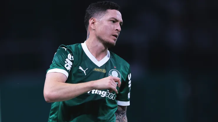 Anibal Moreno, jogador do Palmeiras, durante partida contra o Atletico-MG no estadio Arena Allianz Parque pelo campeonato Brasileiro A 2025. Foto: Ettore Chiereguini/AGIF
