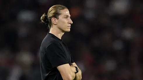 RJ - RIO DE JANEIRO - 22/11/2025 - BRASILEIRO A 2025, FLAMENGO X BRAGANTINO - Filipe Luis tecnico do Flamengo durante partida contra o Bragantino no estadio Maracana pelo campeonato Brasileiro A 2025. Foto: Alexandre Loureiro/AGIF