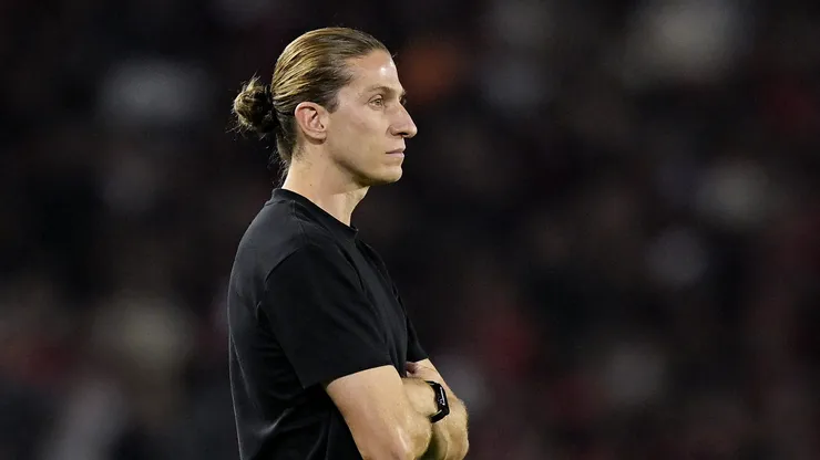 RJ - RIO DE JANEIRO - 22/11/2025 - BRASILEIRO A 2025, FLAMENGO X BRAGANTINO - Filipe Luis tecnico do Flamengo durante partida contra o Bragantino no estadio Maracana pelo campeonato Brasileiro A 2025. Foto: Alexandre Loureiro/AGIF