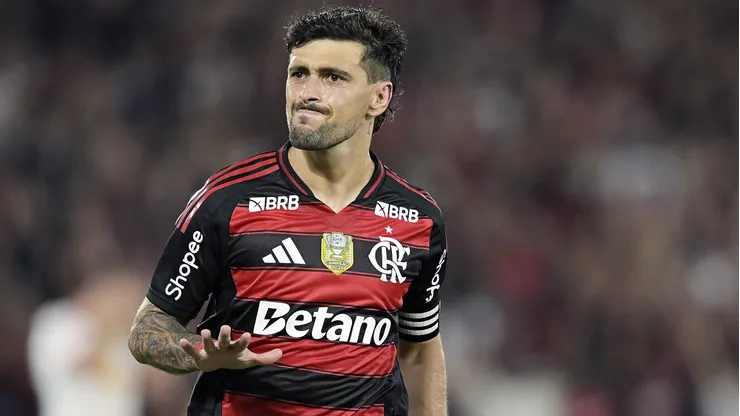 Arrascaeta jogador do Flamengo comemora seu gol durante partida contra o Bragantino - Foto: Alexandre Loureiro/AGIF