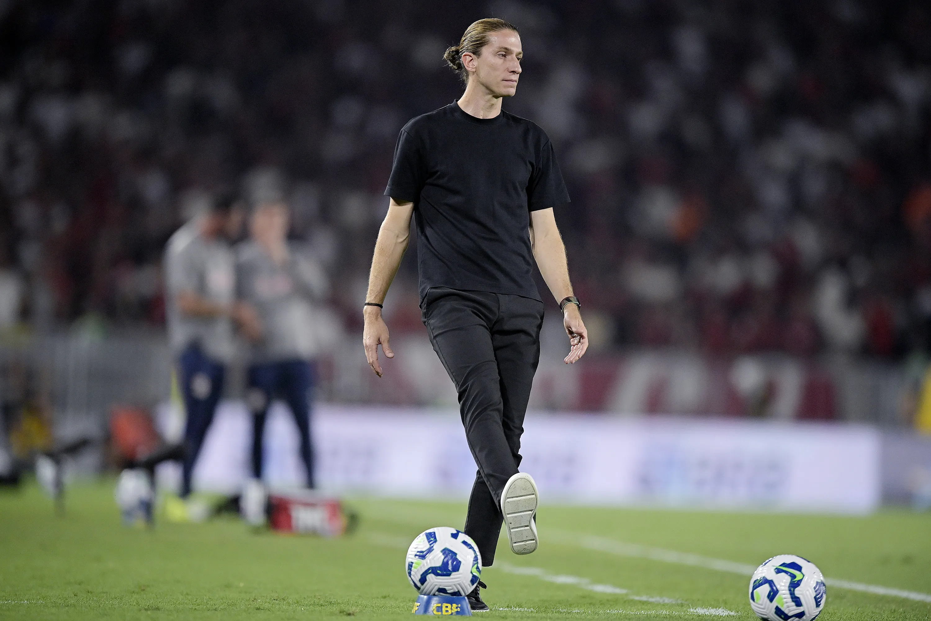 Filipe Luis tecnico do Flamengo durante partida contra o Bragantino no estadio Maracana pelo campeonato Brasileiro A 2025. Foto: Alexandre Loureiro/AGIF