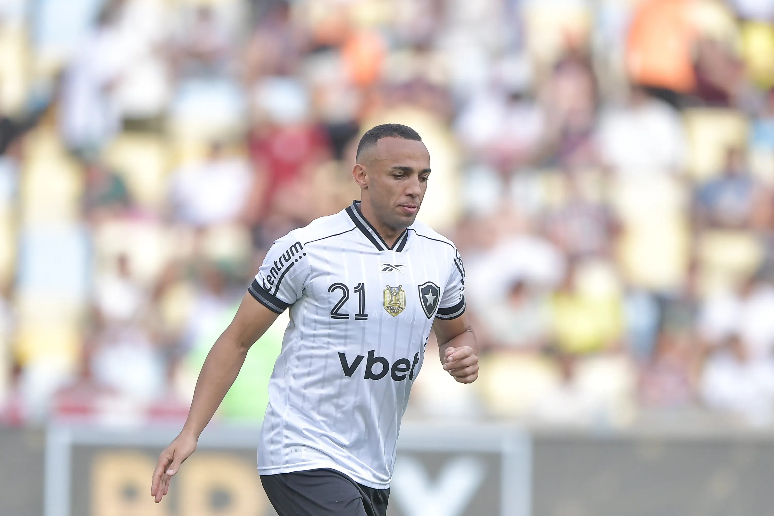 Marcal jogador do Botafogo durante partida contra o Fluminense no estadio Maracana pelo campeonato Brasileiro A 2025. Foto: Thiago Ribeiro/AGIF