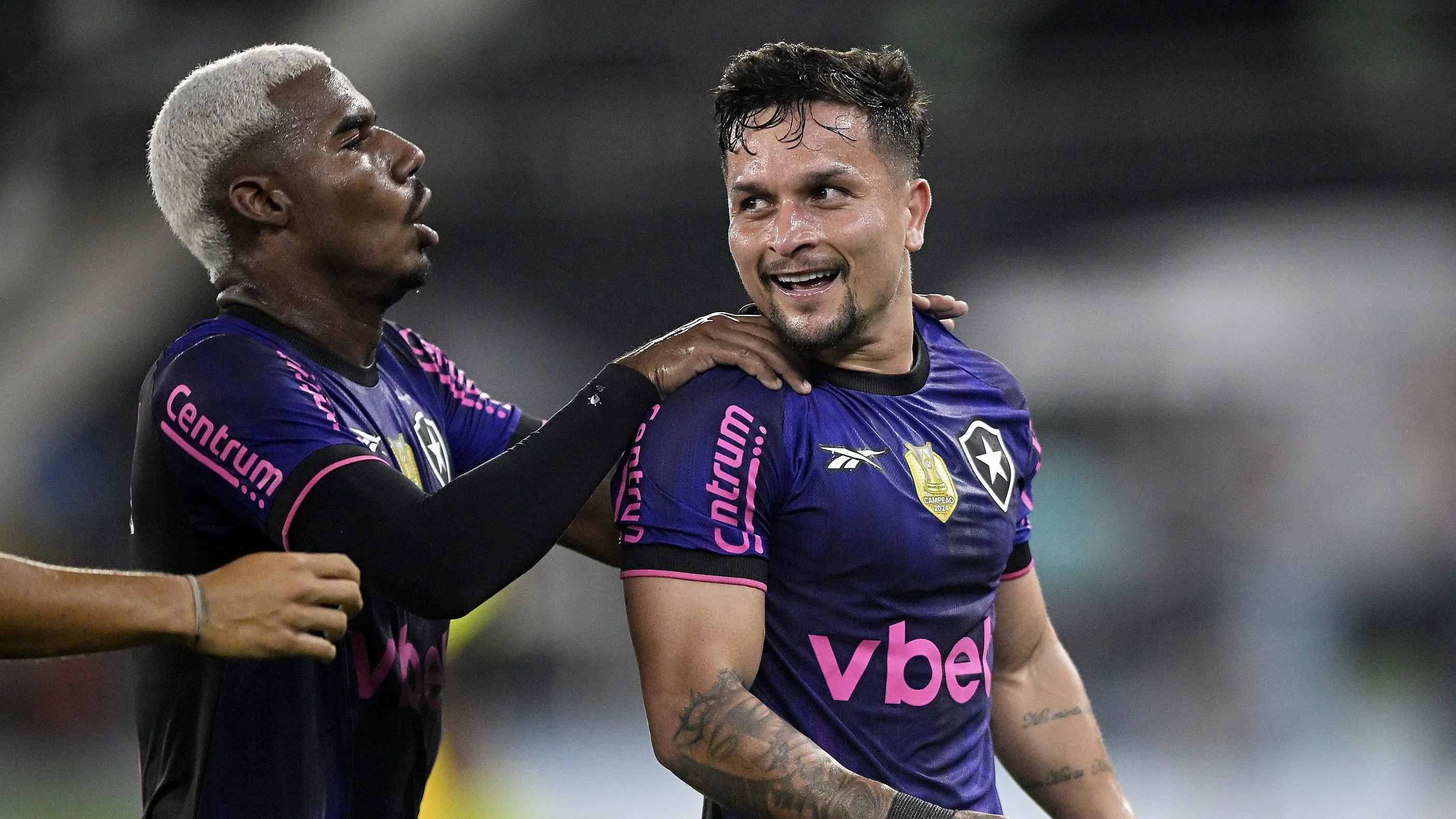 Cuiabano e Artur marcaram na vitória sobre o Grêmio. Foto: Alexandre Loureiro/AGIF