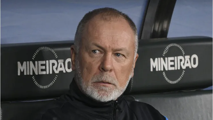 Mano Menezes, técnico do Grêmio em partida pelo campeonato brasileiro (Foto: Pedro Vilela/Getty Images)