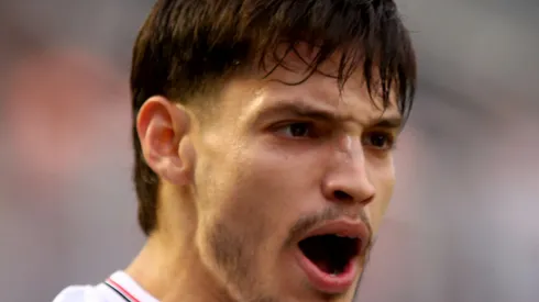 Damián Bobadilla vibra após abrir o placar diante do Juventude na Vila Belmiro