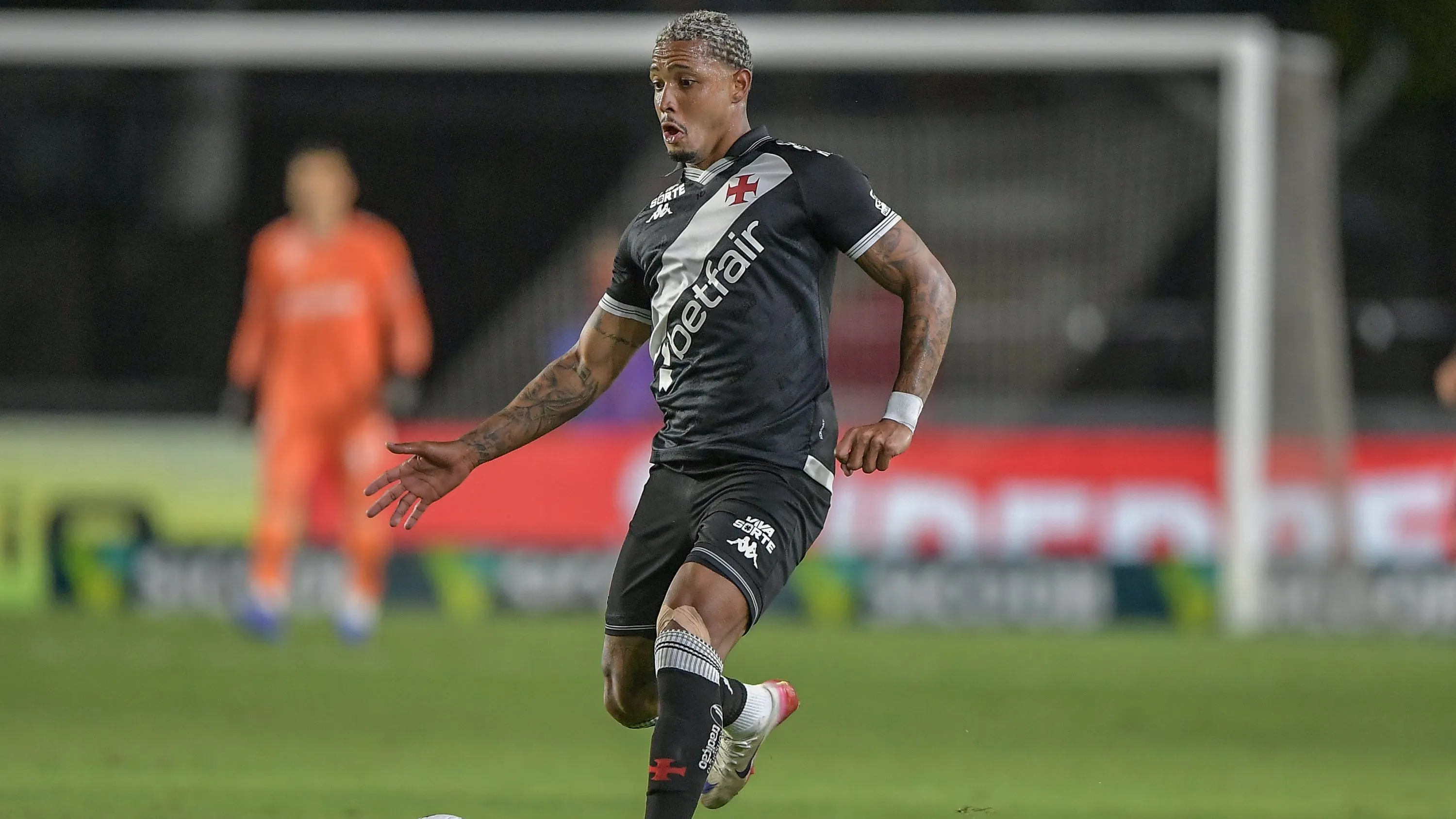 David, jogador do Vasco, durante partida contra o Gremio no estadio Sao Januario pelo campeonato Brasileiro A 2025. Foto: Thiago Ribeiro/AGIF