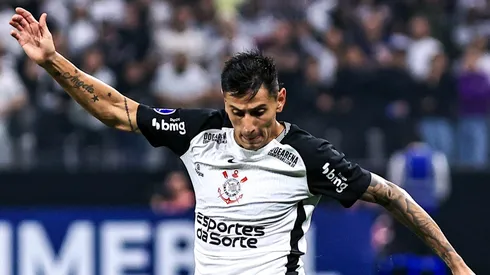 Fabrizio Angileri se destaca na defesa e no ataque do Corinthians