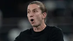 Filipe Luís reage de forma supersticiosa ao responder sobre lesões e cena viraliza