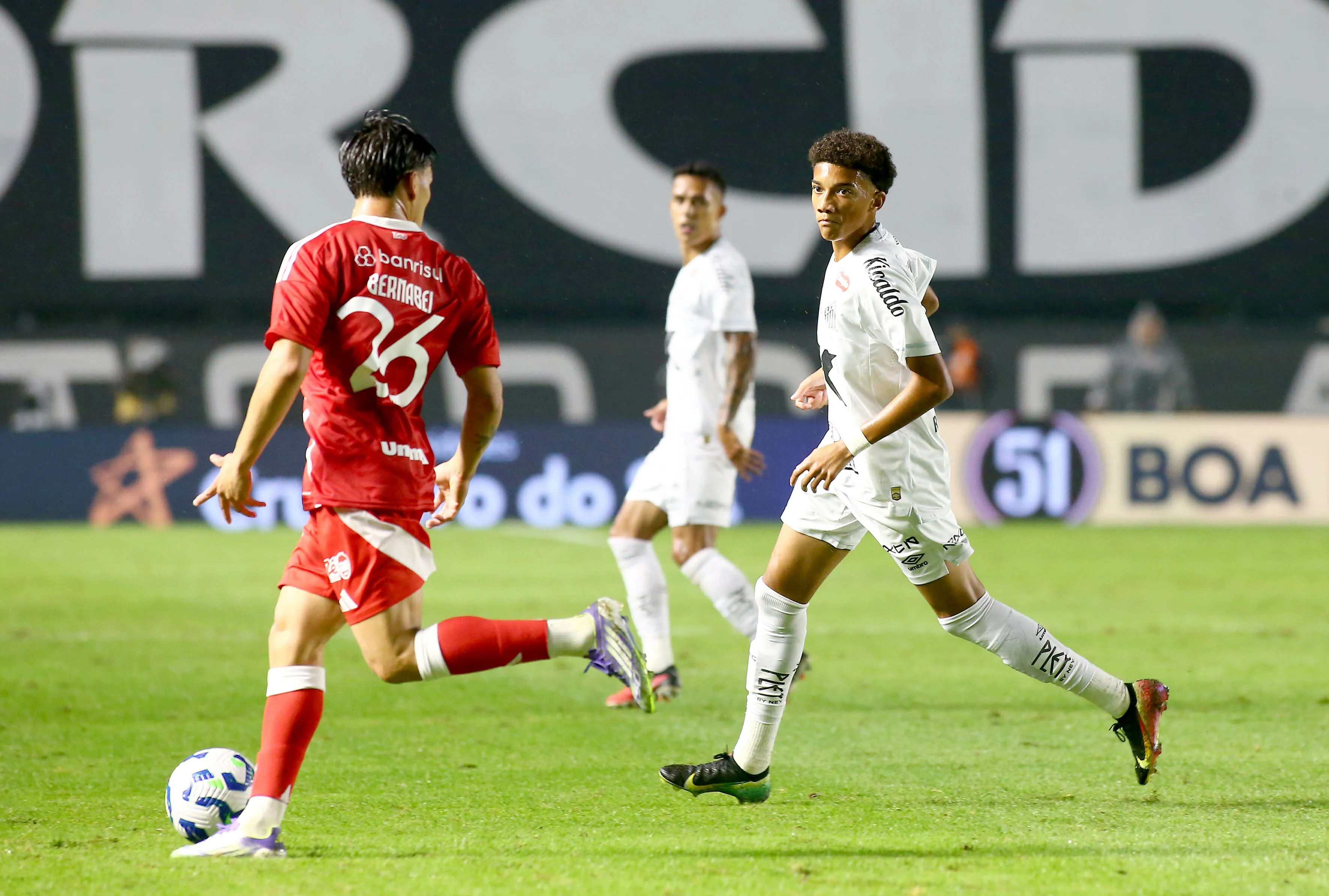 Robinho jogador do Santos durante partida contra o Internacional no estadio Vila Belmiro pelo campeonato Brasileiro A 2025. Foto: Mauricio De Souza/AGIF