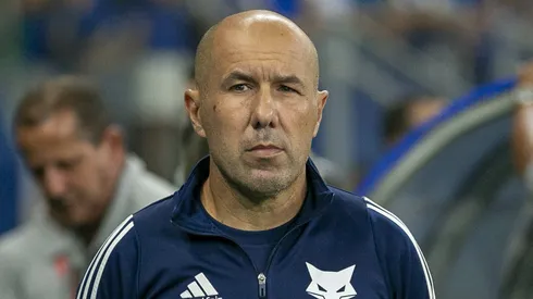 MG - BELO HORIZONTE - 18/10/2025 - BRASILEIRO A 2025, CRUZEIRO X FORTALEZA - Leonardo Jardim tecnico do Cruzeiro durante partida contra o Fortaleza no estadio Mineirao pelo campeonato Brasileiro A 2025. Foto: Fernando Moreno/AGIF