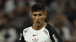 Angileiro, lateral-esquerdo do Corinthians em partida pelo campeonato brasileiro (Foto: Miguel Schincariol/Getty Images)