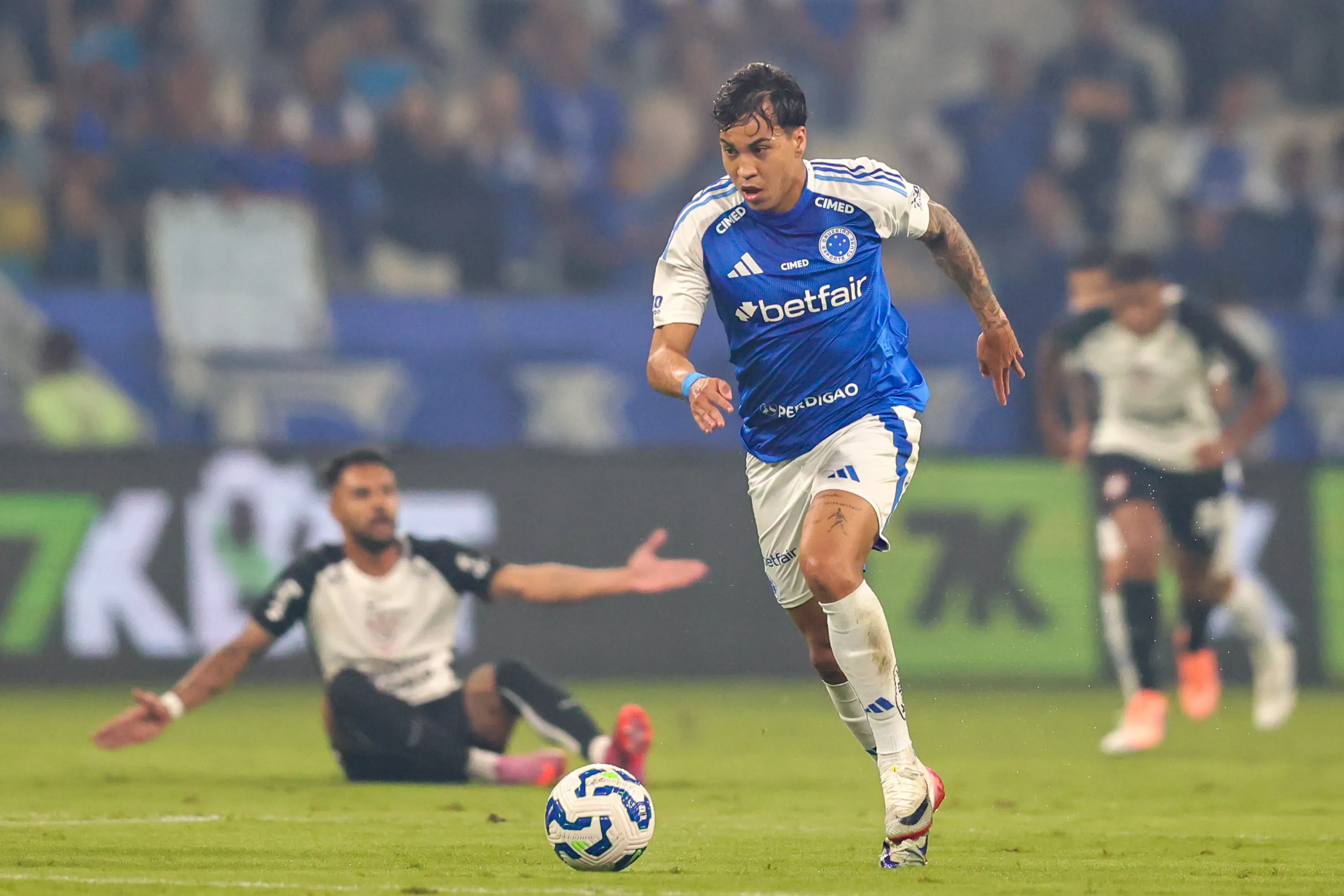 Kaio Jorge jogador do Cruzeiro durante partida contra o Corinthians no estadio Mineirao pelo campeonato Brasileiro A 2025. Foto: Gilson Lobo/AGIF