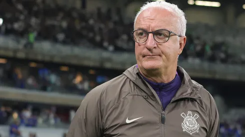 Dorival Júnior, técnico do Corinthians, durante partida contra o Cruzeiro no estadio Mineirao pelo campeonato Brasileiro A 2025. Foto: Gilson Lobo/AGIF