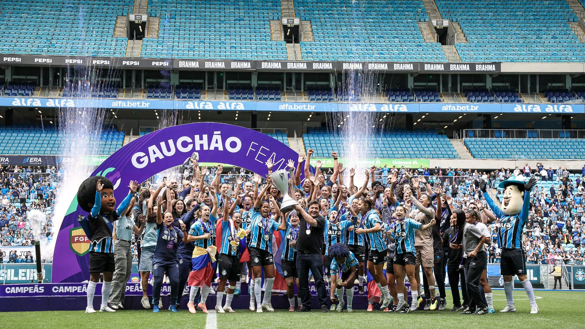 Time feminino do Grêmio celebra título do Campeonato Gaúcho Feminino 2025