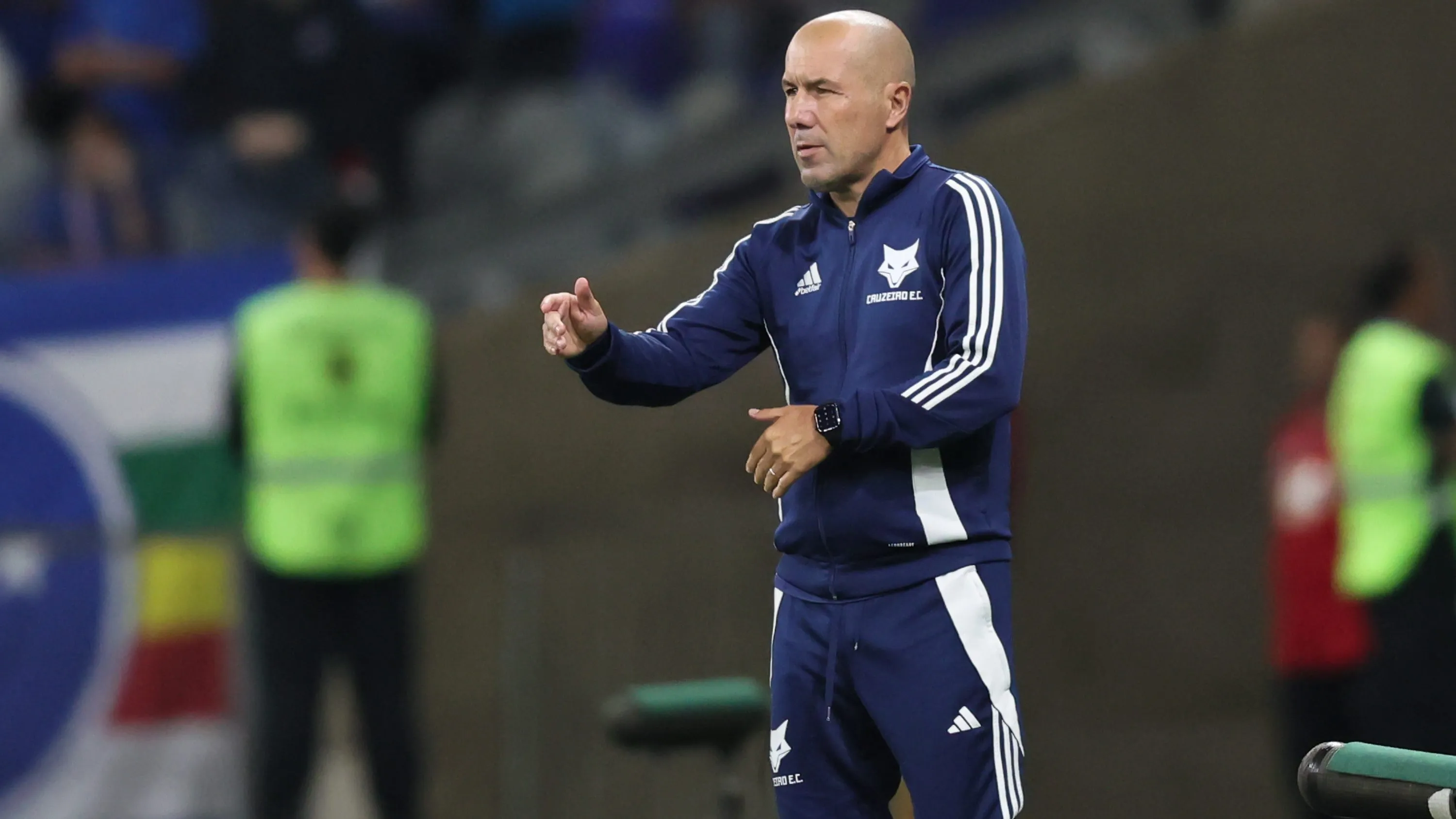 Leonardo Jardim toma decisão importante no Cruzeiro para a temporada – Foto: Gilson Lobo/AGIF