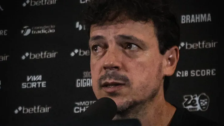 Diniz em coletiva do Vasco