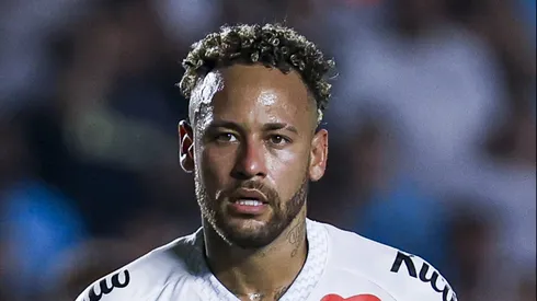 - Neymar sente dores em um dos joelhos