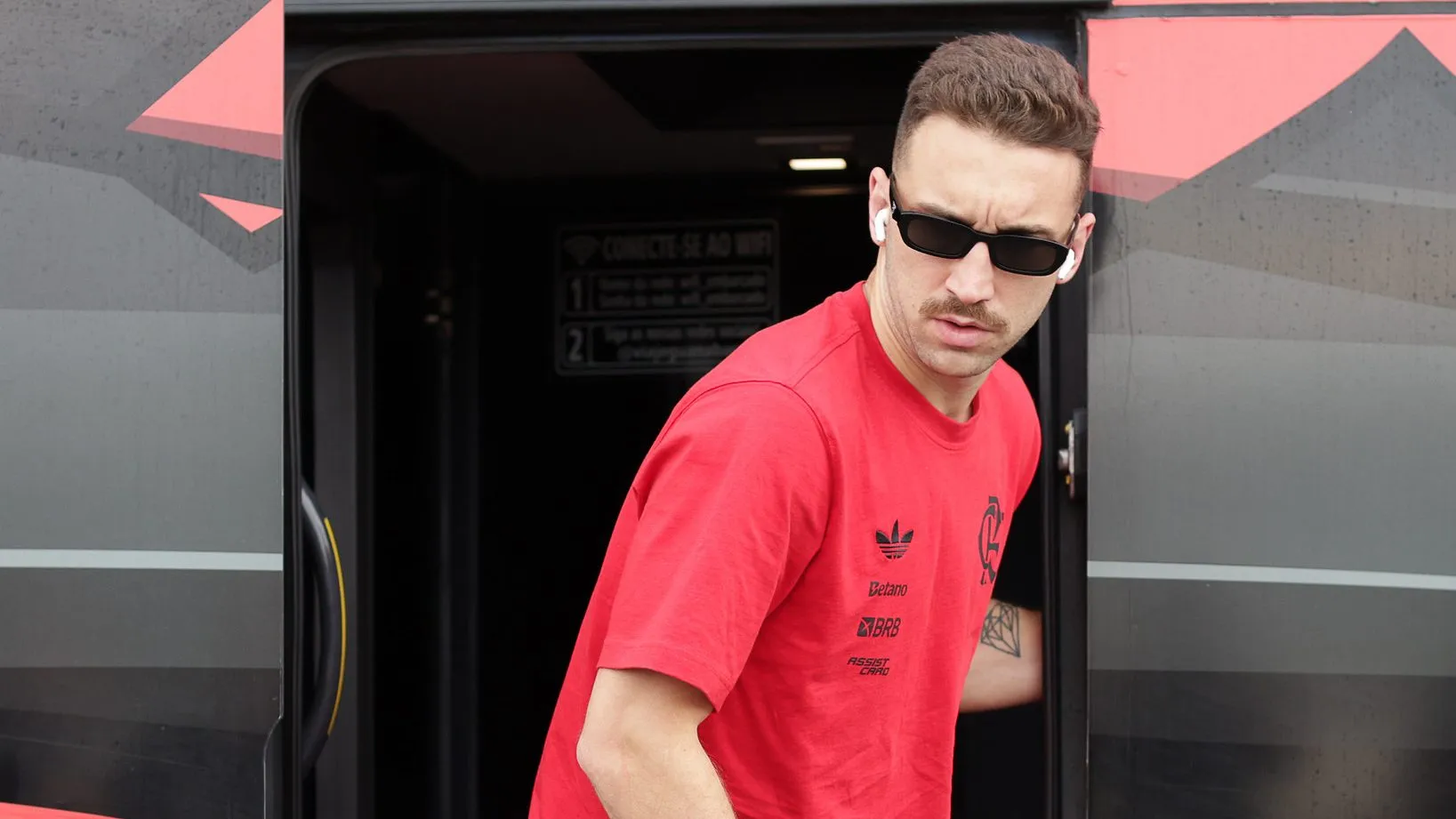 Léo Ortiz deve estar entre os titulares diante do Atlético-MG, pelo Brasileirão – FOTOS: GILVAN DE SOUZA/FLAMENGO