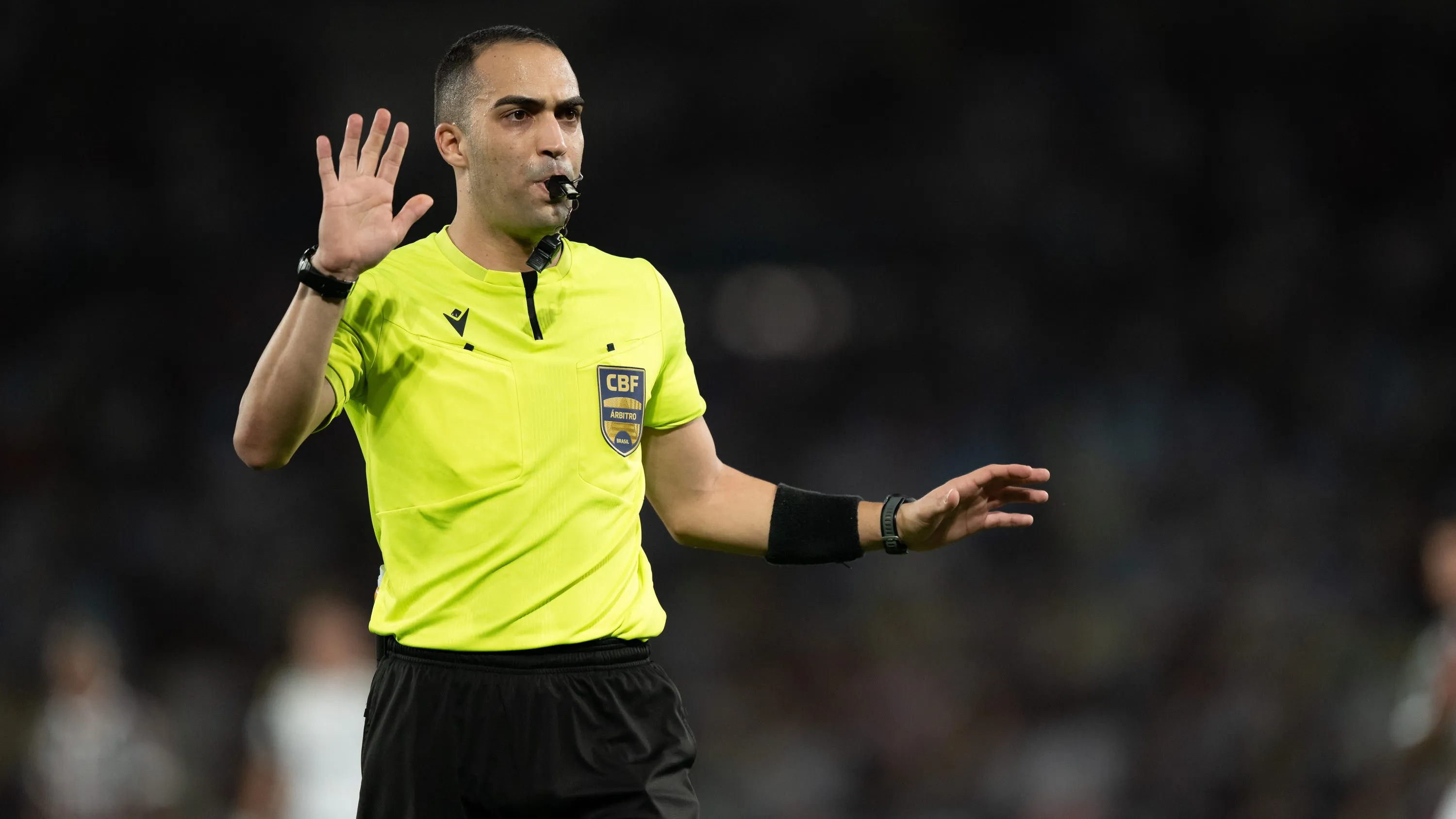 Árbitro com histórico com o Santos vai apitar partida diante do Internacional –  Foto: Jorge Rodrigues/AGIF