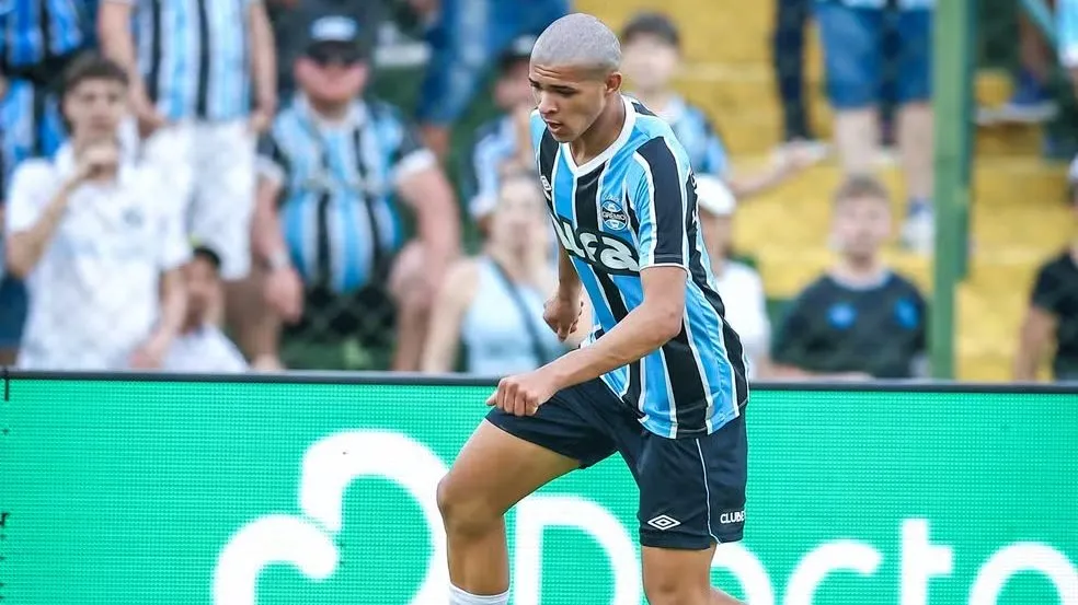 Luis Eduardo joga pela Seleção Brasileira de base - Foto: Lucas Uebel/Grêmio.