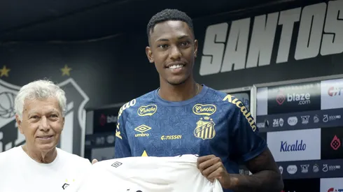 Apresentação de Luisão no Santos. Foto: Reinaldo Campos/AGIF