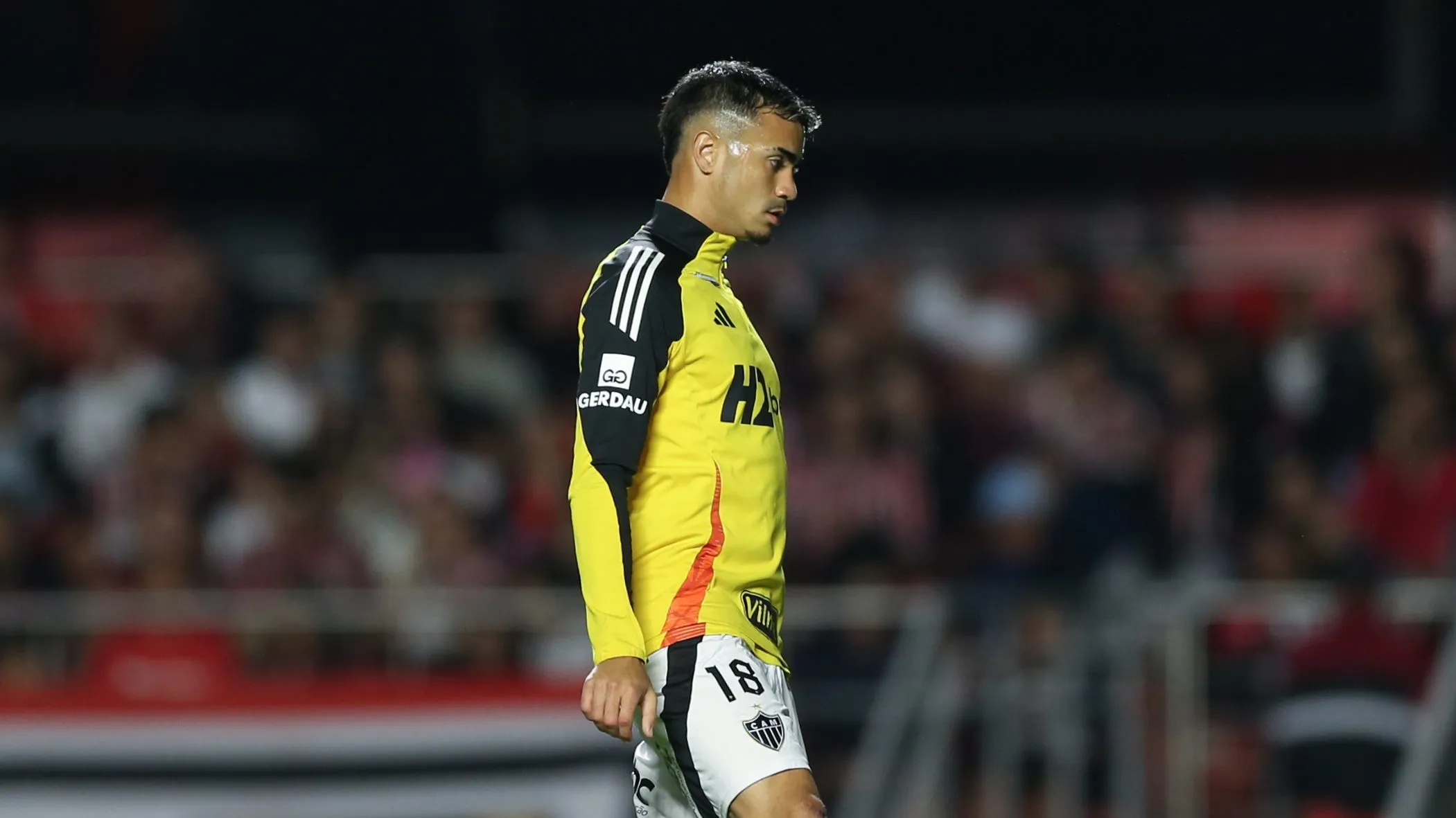 Reinier iria cobrar um dos penais, mas não foi possível – Foto: Marlon Costa/AGIF