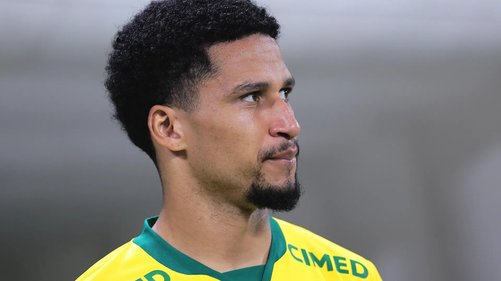 Murilo irá cumprir suspensão automática contra o Grêmio – Foto: Ettore Chiereguini/AGIF