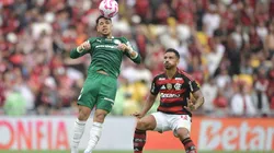 Vitor Roque e Danilo disputam bola no último encontro, que terminou com vitória do Flamengo