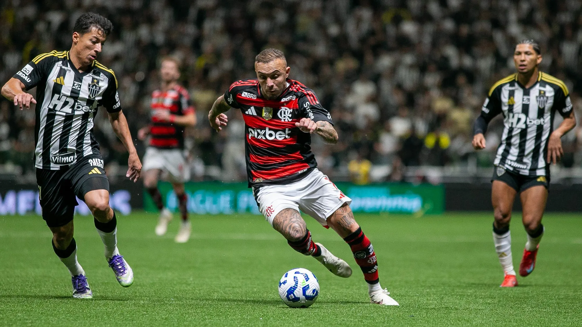 Cebolinha jogador do Flamengo durante partida contra o Atletico-MG no estadio Arena MRV pelo campeonato Copa do Brasil 2025. Foto: Fernando Moreno/AGIF