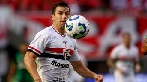 SP - SANTOS - 23/11/2025 - BRASILEIRO A 2025, SAO PAULO X JUVENTUDE - TAPIA jogador do Sao Paulo durante partida contra o Juventude no estadio Vila Belmiro pelo campeonato Brasileiro A 2025. Foto: Mauricio De Souza/AGIF