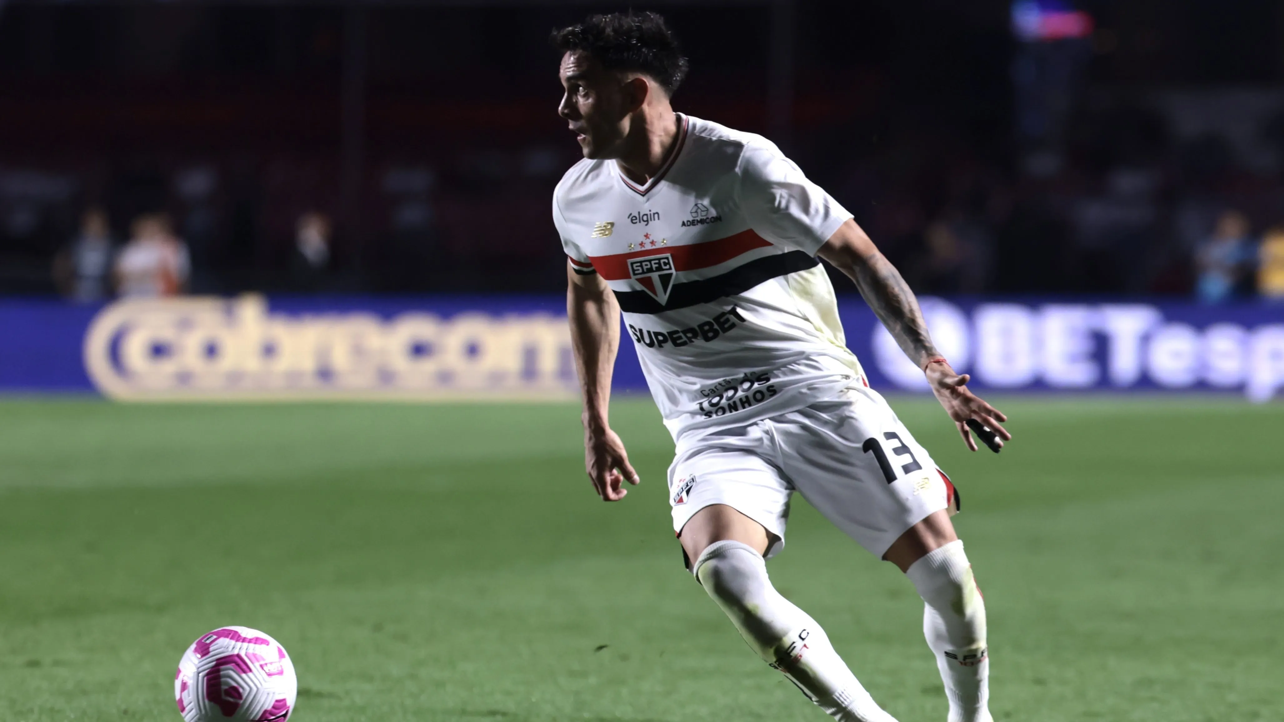 SP – SAO PAULO – 25/10/2025 – BRASILEIRO A 2025, SAO PAULO X BAHIA – Enzo Diaz jogador do Sao Paulo durante partida contra o Bahia no estadio Morumbi pelo campeonato Brasileiro A 2025. Foto: Marcello Zambrana/AGIF