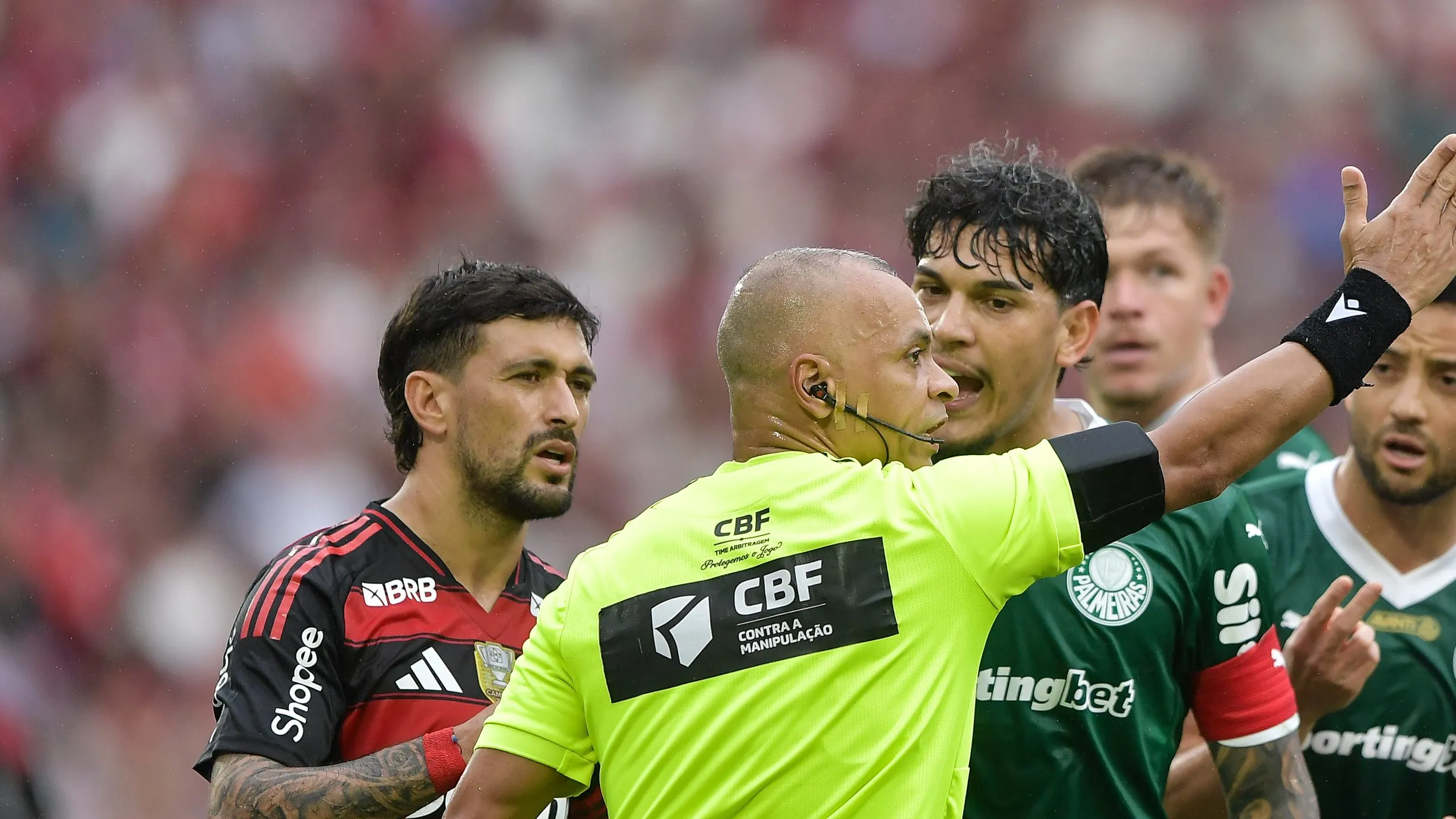 Foto: Thiago Ribeiro/AGIF – Palmeiras e Flamengo fazem final história pela Libertadores 2025.