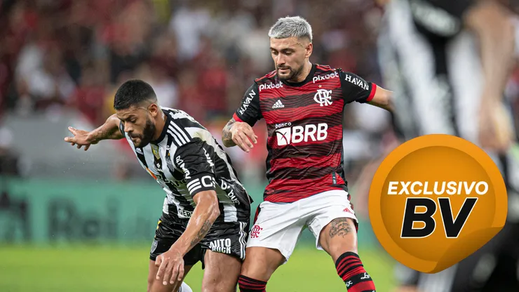 Hulk e Arrascaeta se enfrentam em Atlético-MG x Flamengo. Foto: Thiago Ribeiro/AGIF