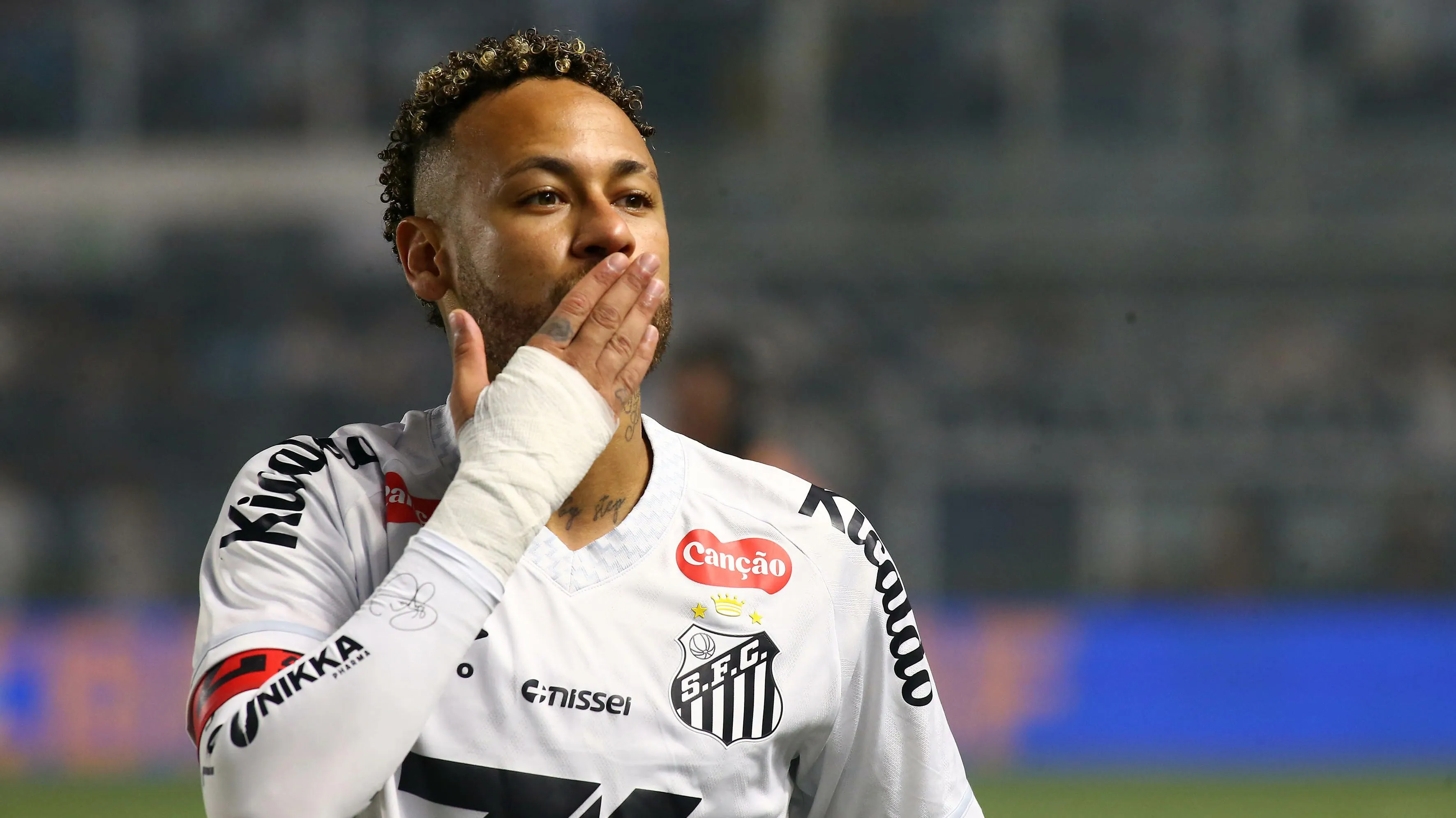 SP – SANTOS – 15/11/2025 – BRASILEIRO A 2025, SANTOS X PALMEIRAS – Neymar Jr jogador do Santos durante partida contra o Palmeiras no estadio Vila Belmiro pelo campeonato Brasileiro A 2025. Foto: Mauricio De Souza/AGIF