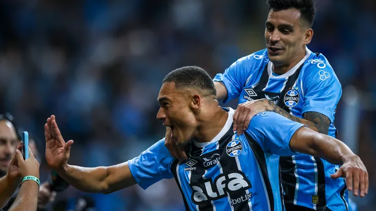 Carlos Vinícius voltará a ser titular do Grêmio