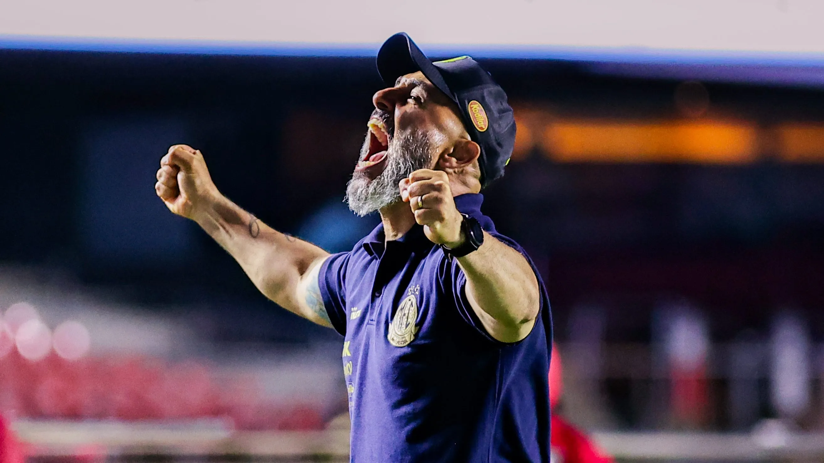 Rafael Guanaes tecnico do Mirassol comemora vitoria apos partida contra o Sao Paulo no estadio Morumbi pelo campeonato Brasileiro A 2025. Foto: Fabio Giannelli/AGIF