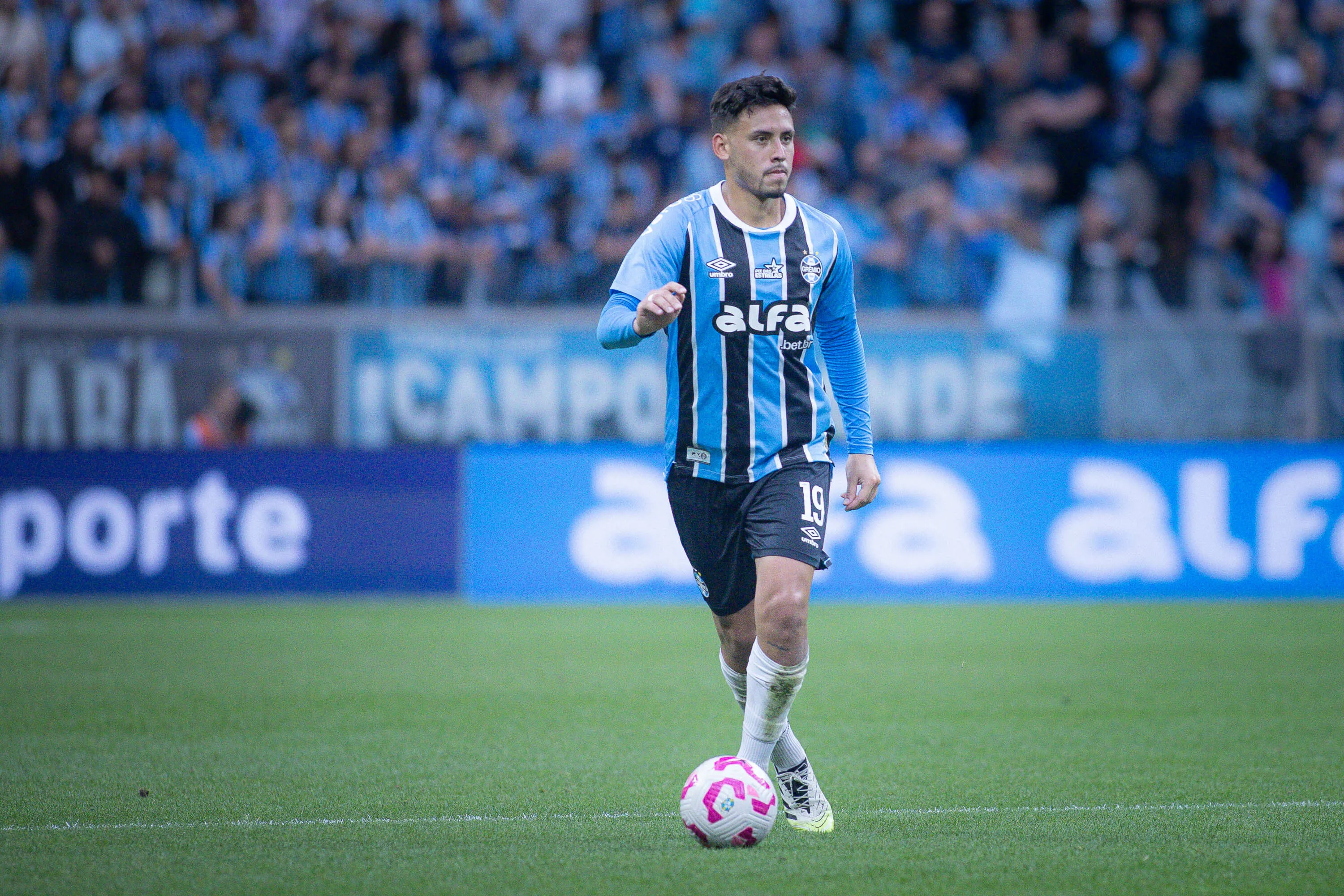 Noriega teve grave lesão contra o Botafogo e só volta em 2026. Foto: Maxi Franzoi/AGIF